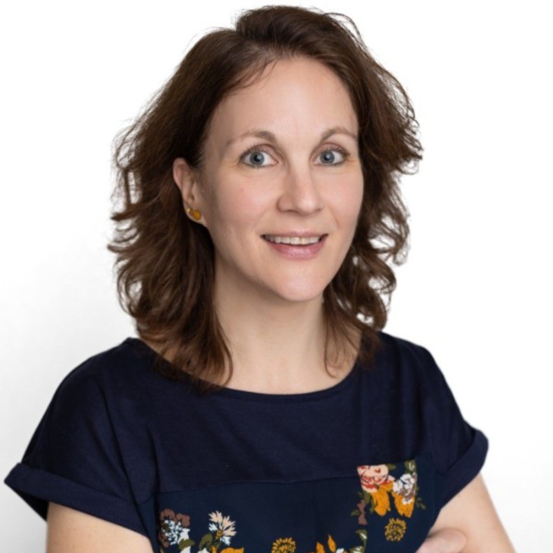 Danielle Long's staff headshot